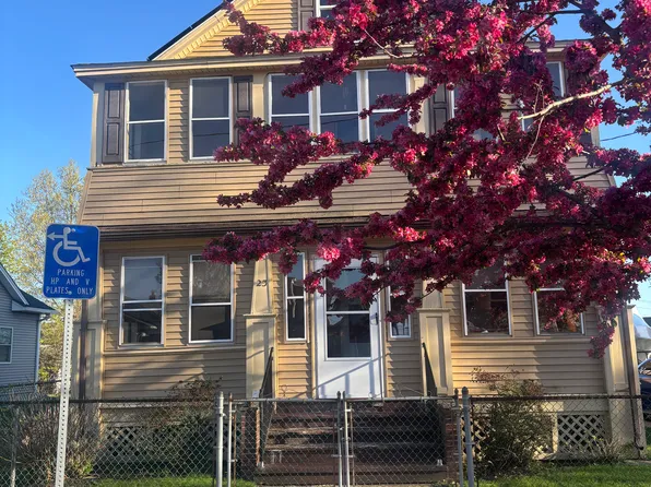 21-23 Colchester St, Springfield, MA 01109