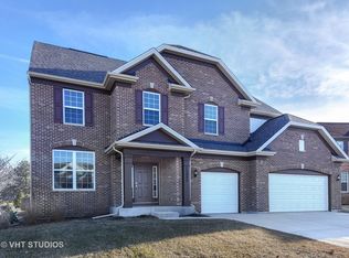 1221 Stonehaven Cir, Aurora, IL 60504