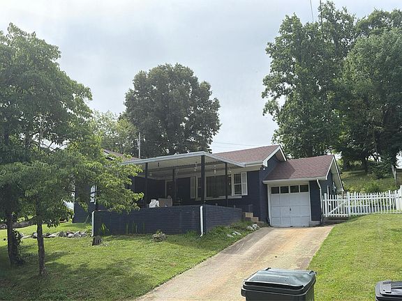 2nd image of 1230 Woodlawn Dr