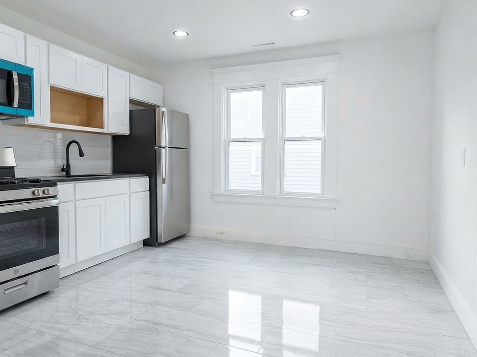 1st image of 252 W Hazel St #3
