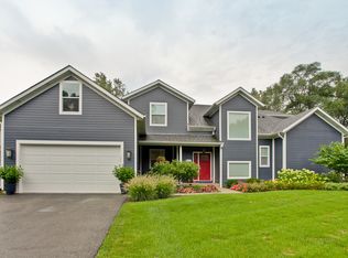12419 W Quassey Ave, Lake Bluff, IL