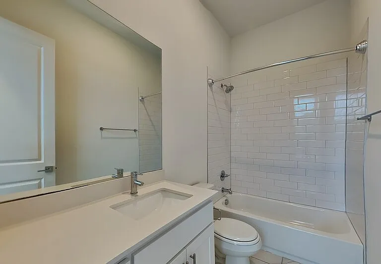 112 E Oscar Dr — Photo 10