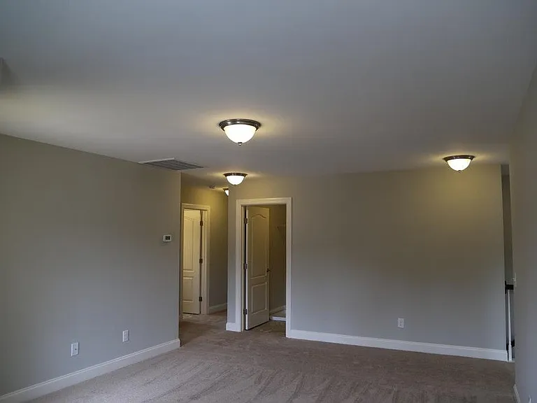 836 Poplar St — Photo 13