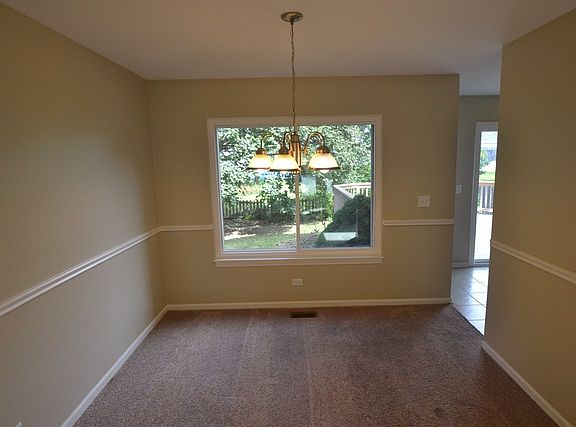 5th image of 820 Mayberry Ct