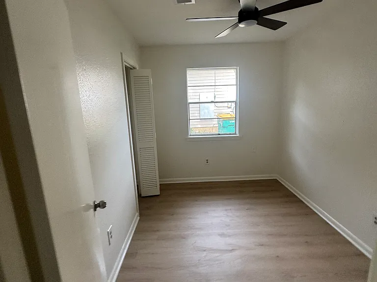 1114 Main St — Photo 7