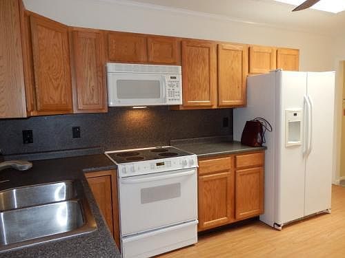 3rd image of 12 Hickory Dr