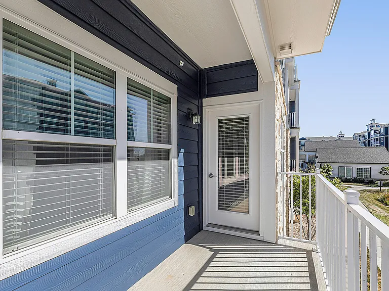 Village West — Photo 14