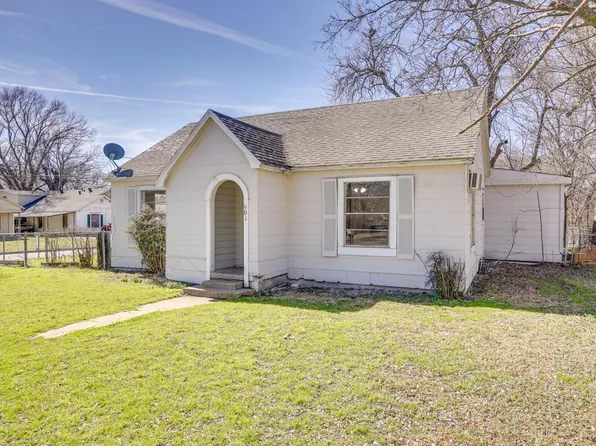 901 N Howeth St, Gainesville, TX 76240