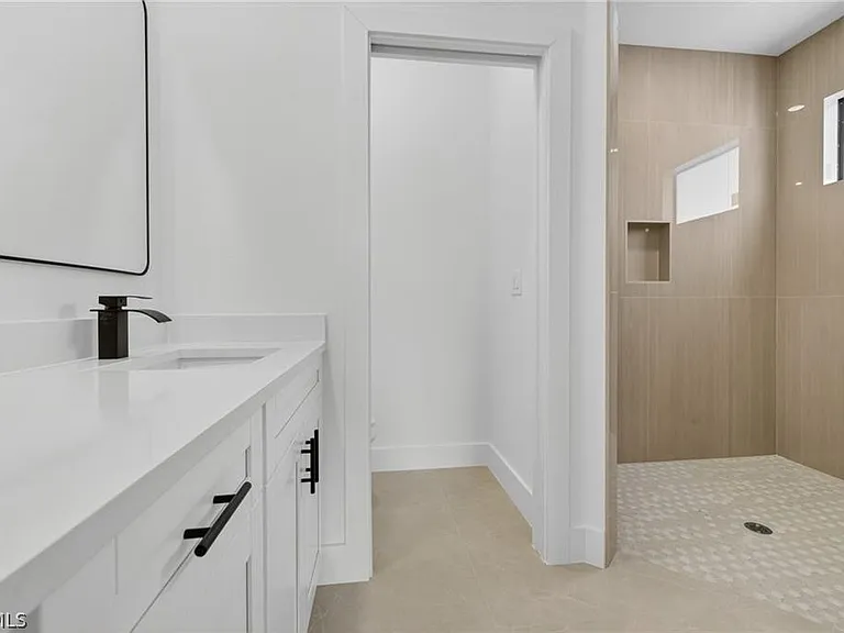208 Pembroke St — Photo 12