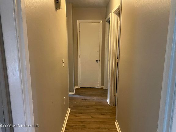 5th image of 381 James Garfield Cir