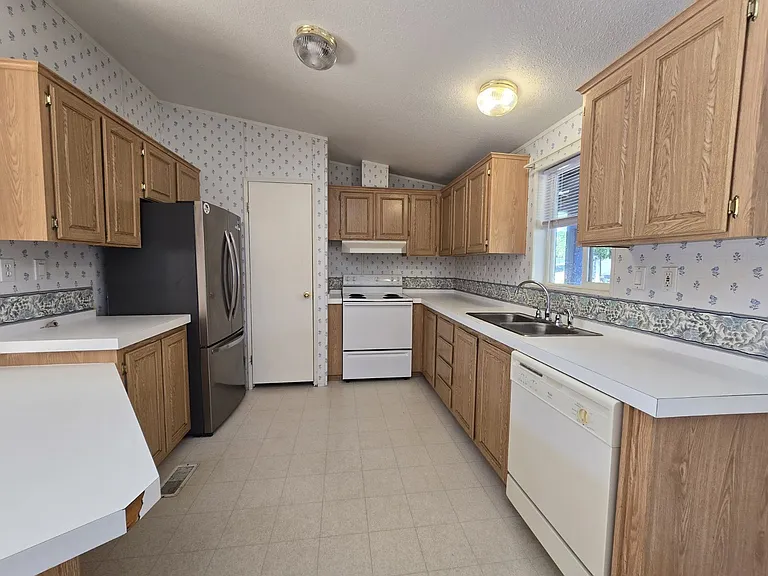 2032 NE Klamath Ave — Photo 7