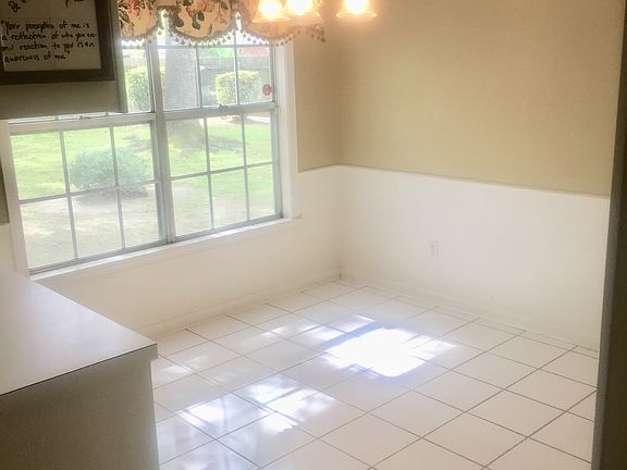 3rd image of 109 Oakwood Dr