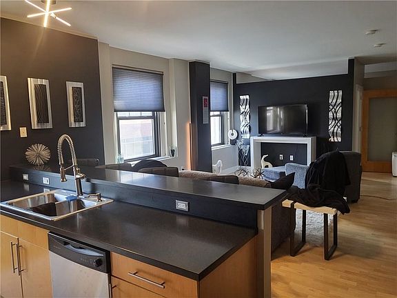 3rd image of 400 Walnut St Suite 303