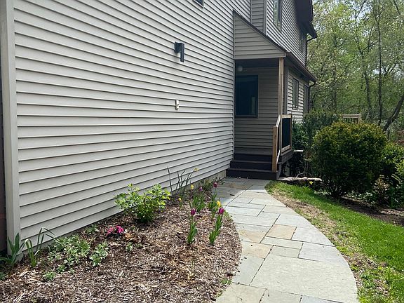 3rd image of 576 Glendale Cir
