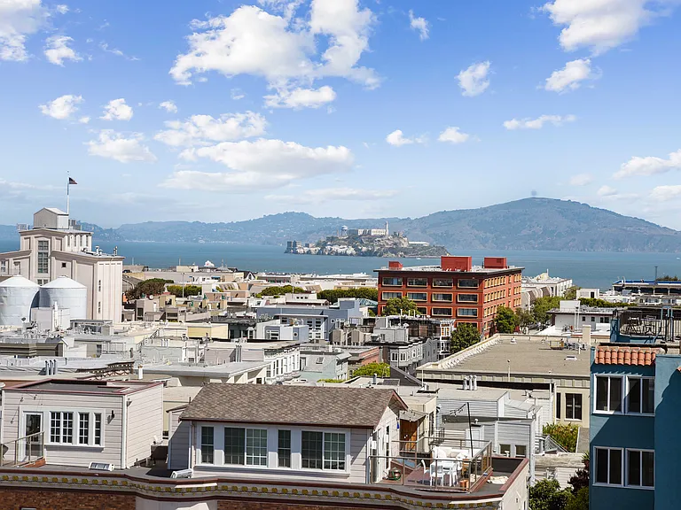 571 Lombard St — Photo 8