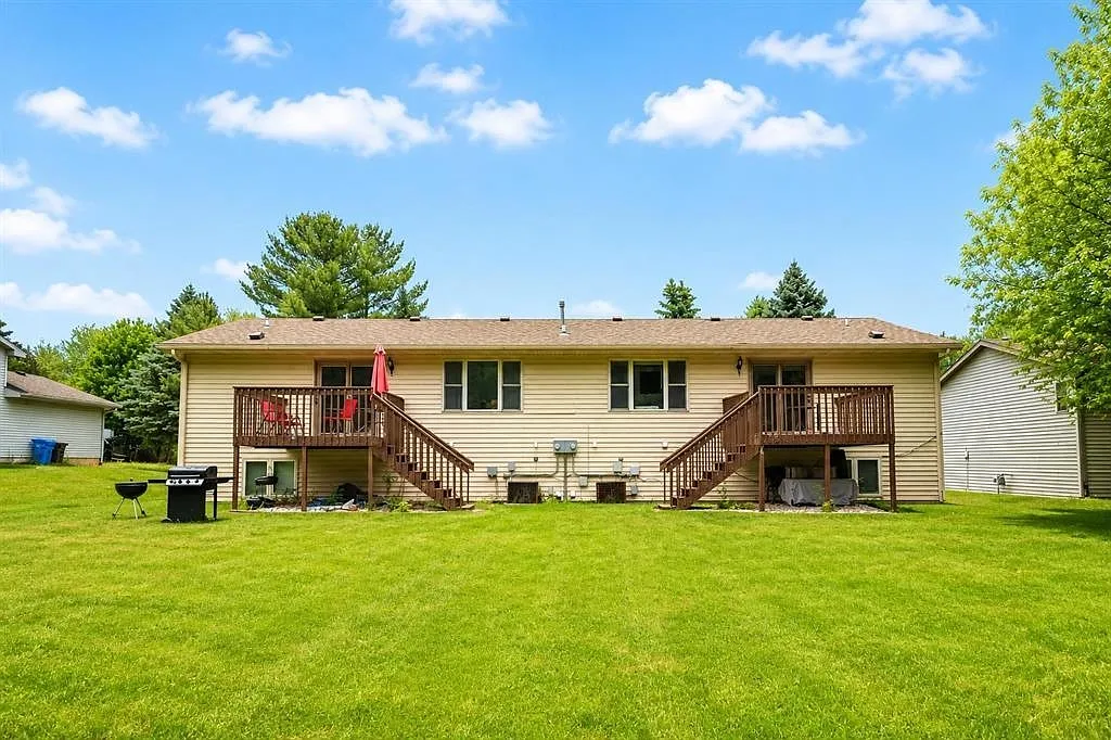3 bed, 2.0 bath, 1800 sqft, $2,595 — Photo 2