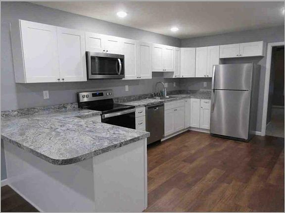 2nd image of 823 E 10th St
