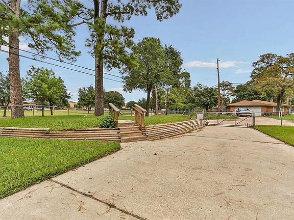 3rd image of 10302 Moorberry Ln