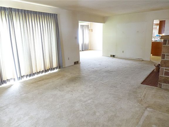 5th image of 101 White Oak Dr