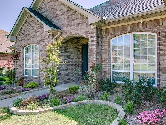 3rd image of 7413 Palisades Dr