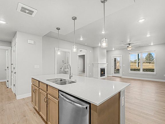 4th image of 265 High Point Dr #103