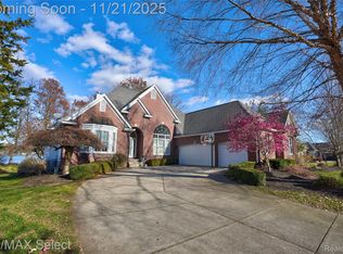 13275 Harborview Dr, Linden, MI