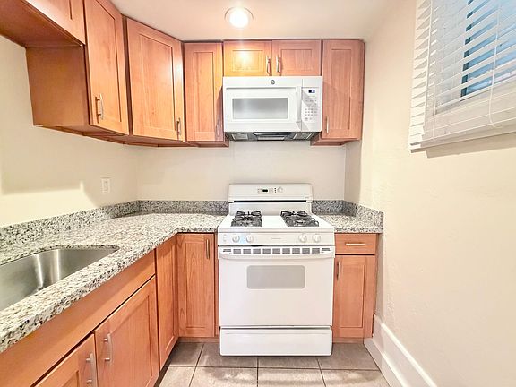 2nd image of 1942 NW Pettygrove St #14