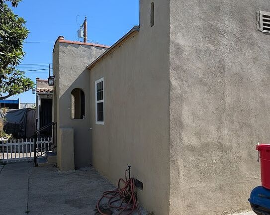 5th image of 2509 E 109th St #2509B