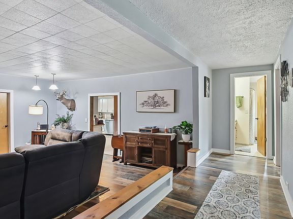 4th image of 33834 Hillcrest Dr