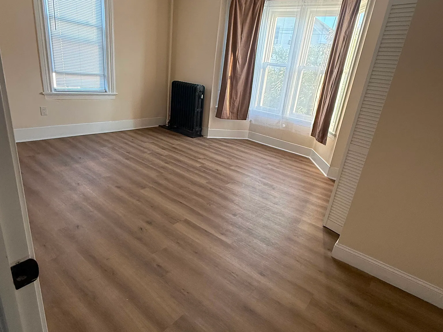 3 bed, $2,400 — Photo 2