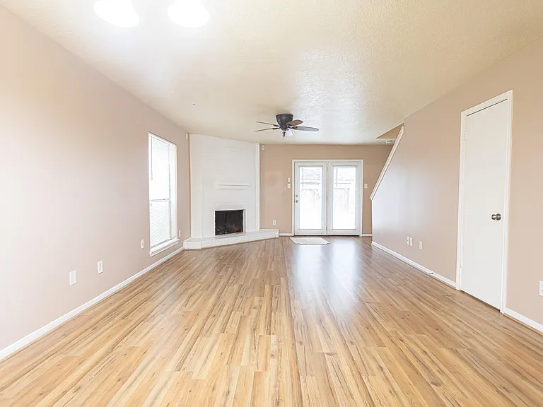 1907 Country Village Blvd #B — Photo 2