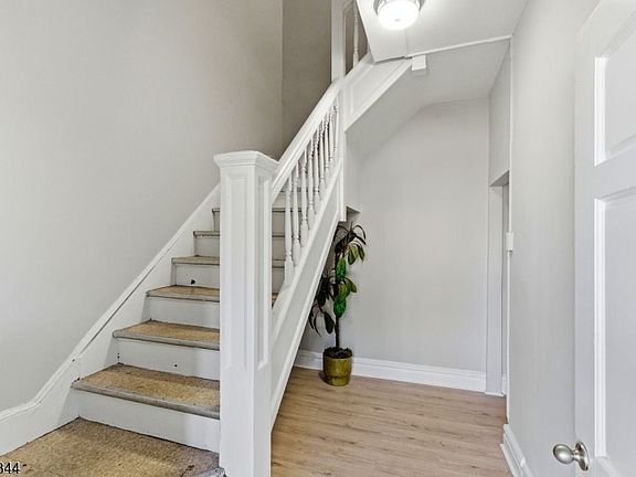 3rd image of 76 Halstead St