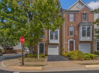 4151 Fairfax Green Dr, Fairfax, VA 22030