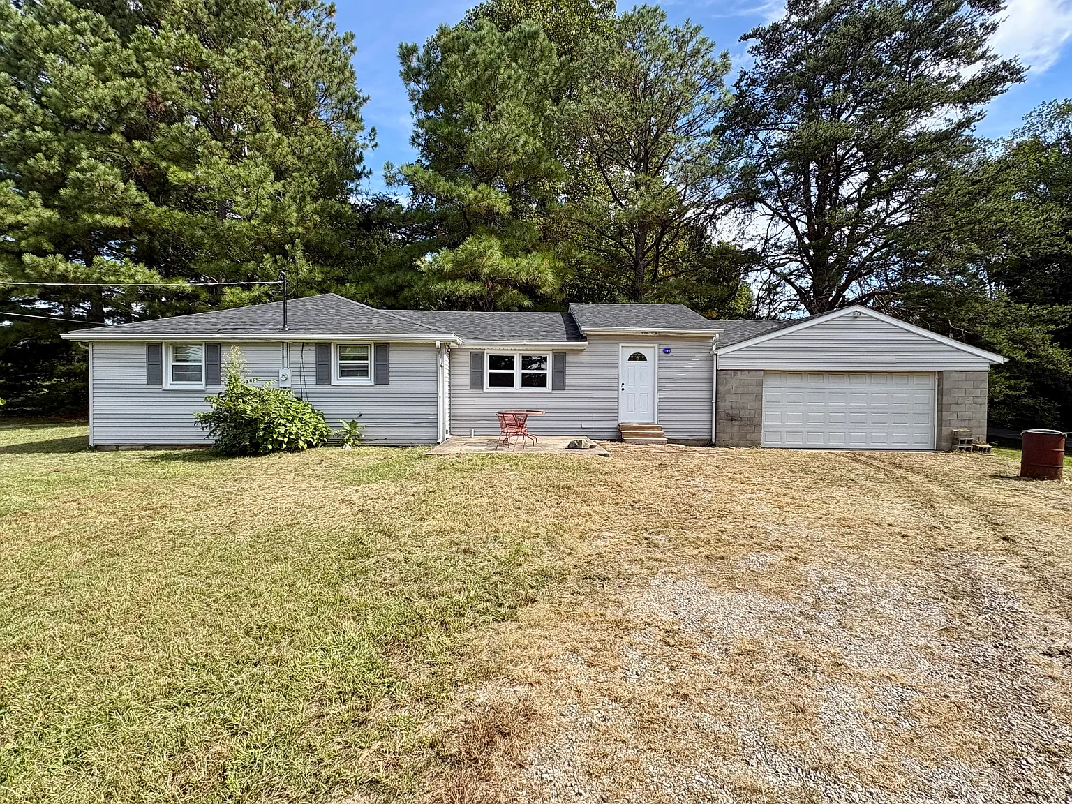 3 bed, 1200 sqft, $1,600 — Photo 2