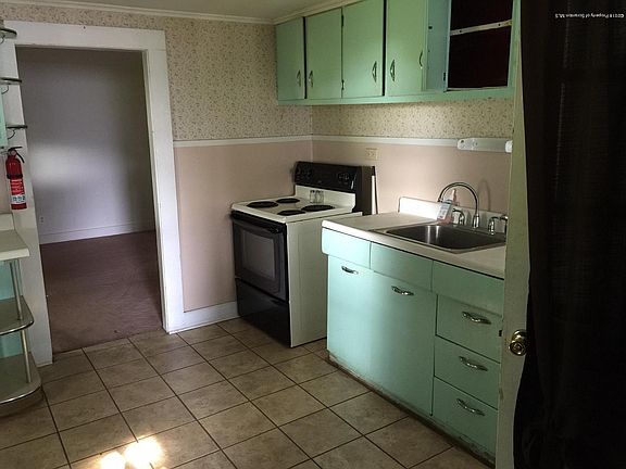 5th image of 978 Carmalt St