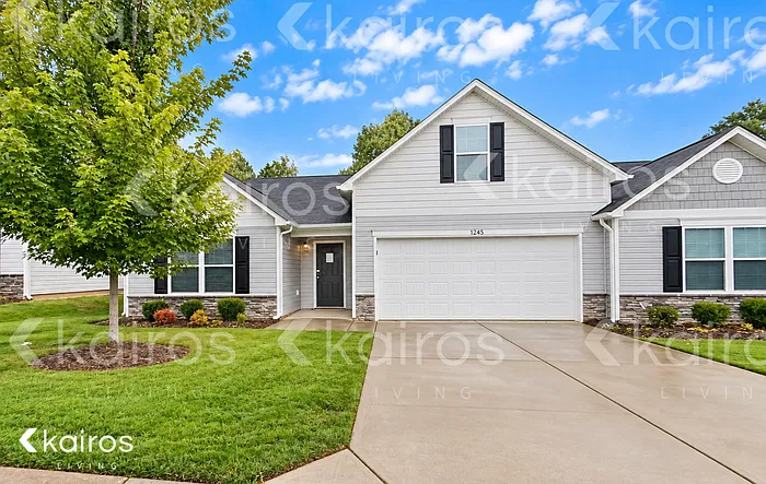 3 bed, 2.0 bath, 1800 sqft, $1,975 — Photo 1