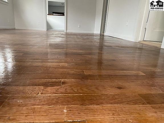 5th image of 530-530 E Avenue C