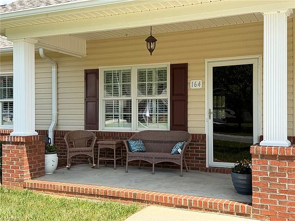 4th image of 164 Brook Hill Ct