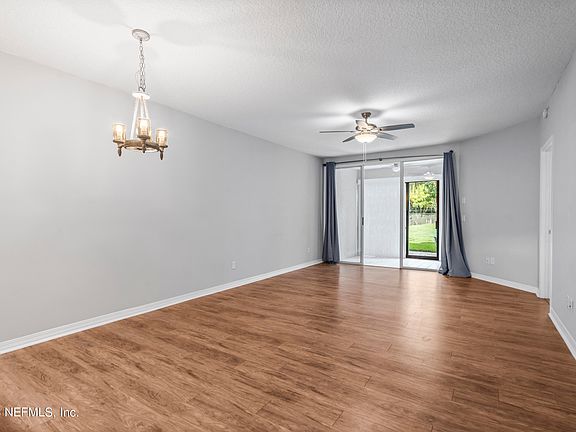4th image of 3809 LAVISTA Circle #225
