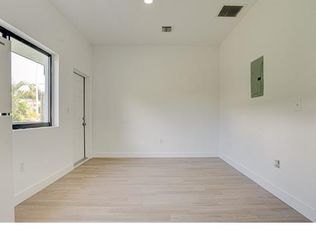 1330 NW 5th St, Miami, FL 33125
