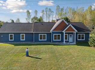 6300 Hazard Rd, Fenton, MI 48430