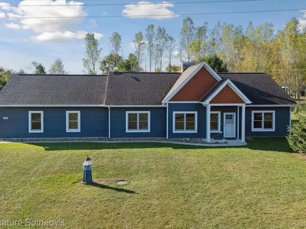 6300 Hazard Rd, Fenton, MI 48430