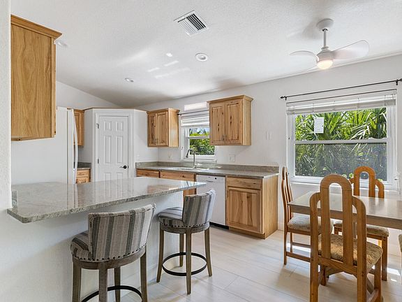 4th image of 5572 Cord Grass Ln