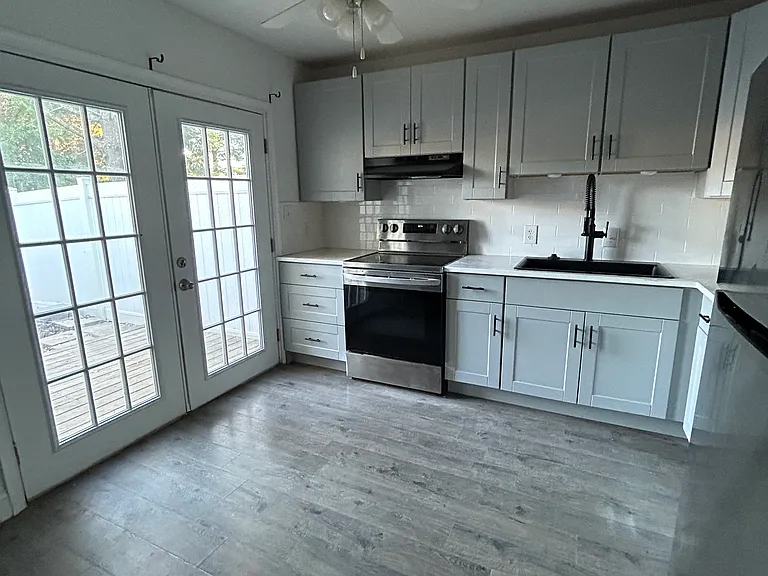 709 Madison Ct — Photo 5