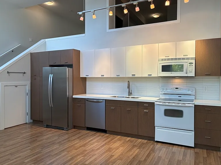 1550 Dickson Ave #6 — Photo 15