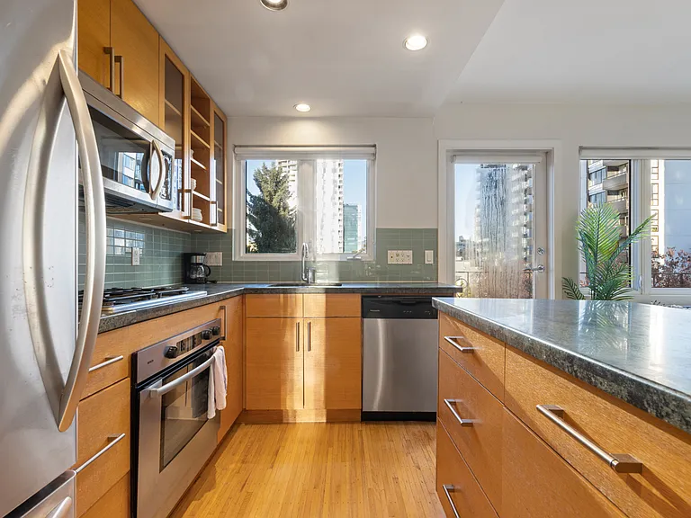 1540 Haro St — Photo 35