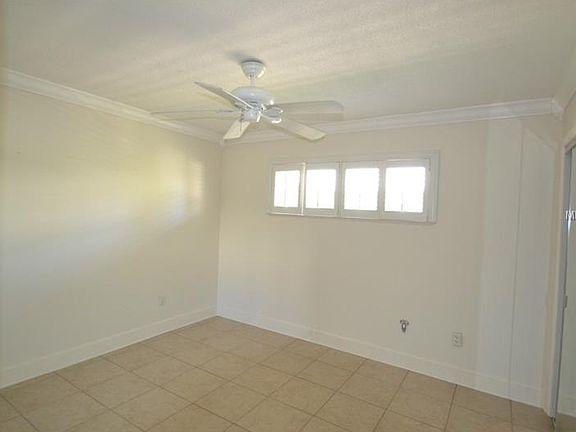 4th image of 4328 Edgewater Dr APT D202
