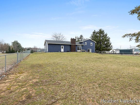 5th image of 4725 Baldwin St