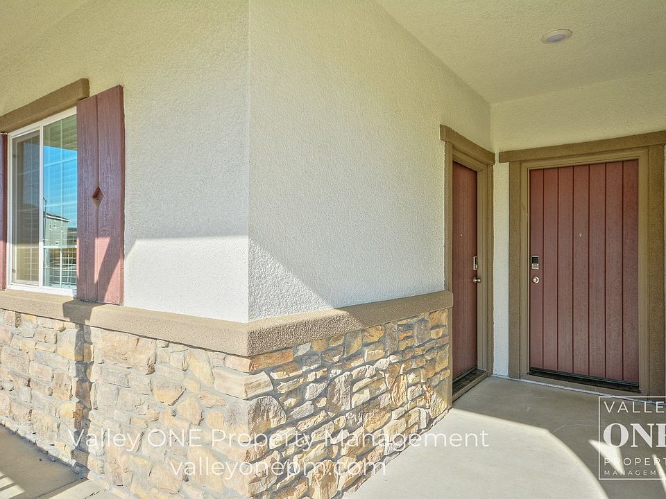 1st image of 578 1/2 Bedfordshire Dr