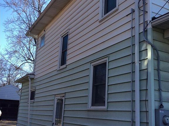 3rd image of 318 Conklin Ave